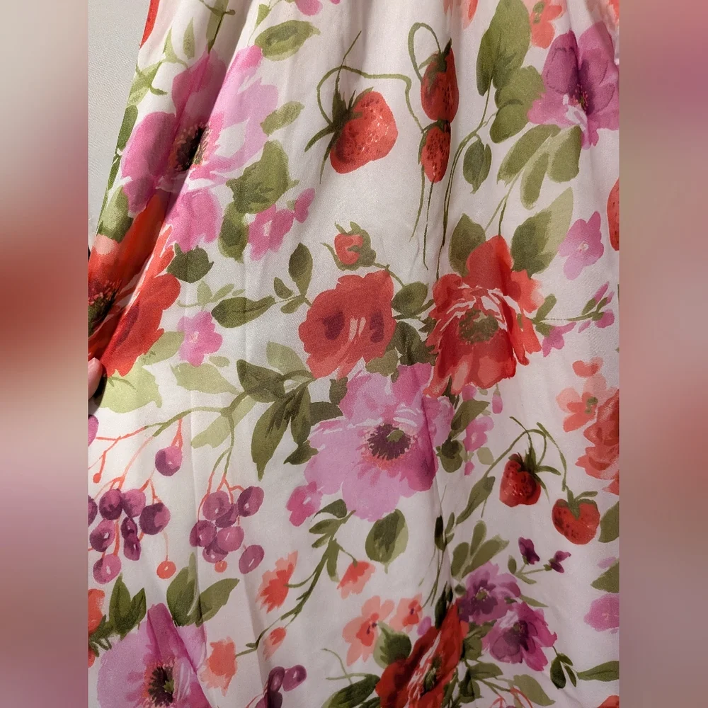 NWT Abercrombie & Fitch White Floral Strawberry Ruffle Flowy Dress Size Medium